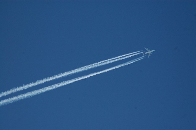 Jet040910 (27k image)