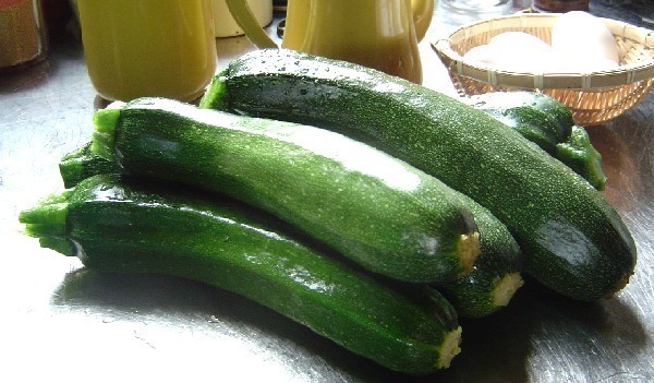Zucchini (73k image)